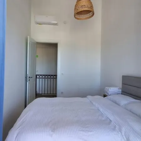 Havuzlu Tas Ev Сasa de vacaciones Çeşme
