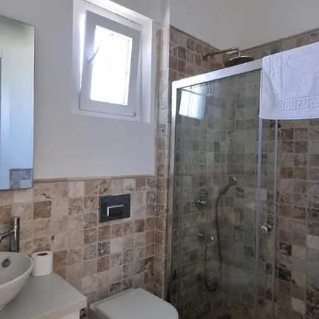 Сasa de vacaciones Havuzlu Tas Ev Çeşme
