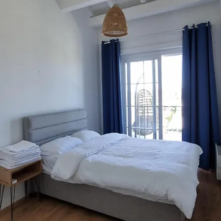 Havuzlu Tas Ev Сasa de vacaciones Çeşme
