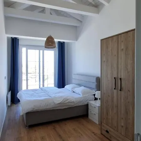 Havuzlu Tas Ev * Çeşme